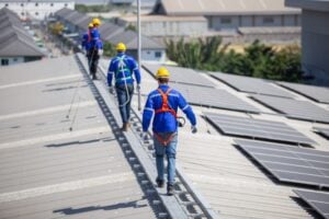 installation panneaux solaires triphasés